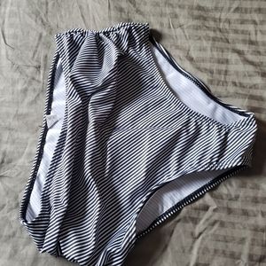 Cinched sides, high waisted, not cinched on bottom